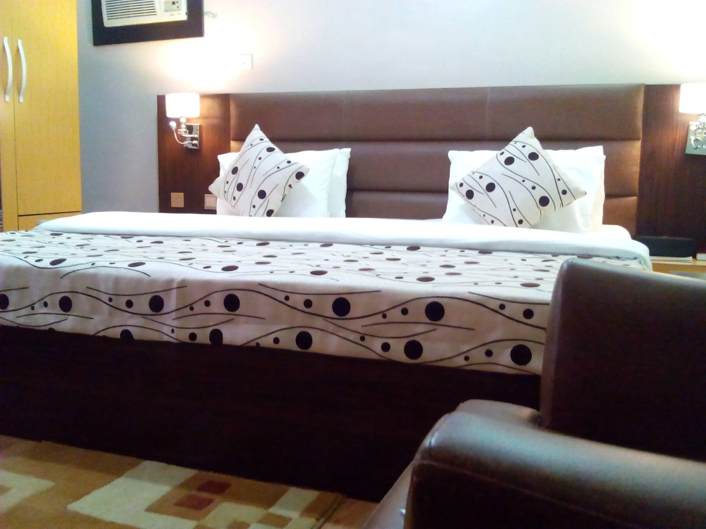 Downtown Royal Hotel