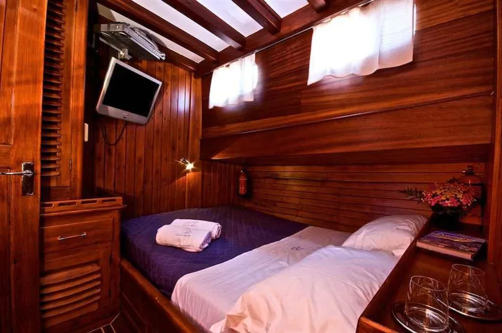 Plaghia Charter Boat&Breakfast