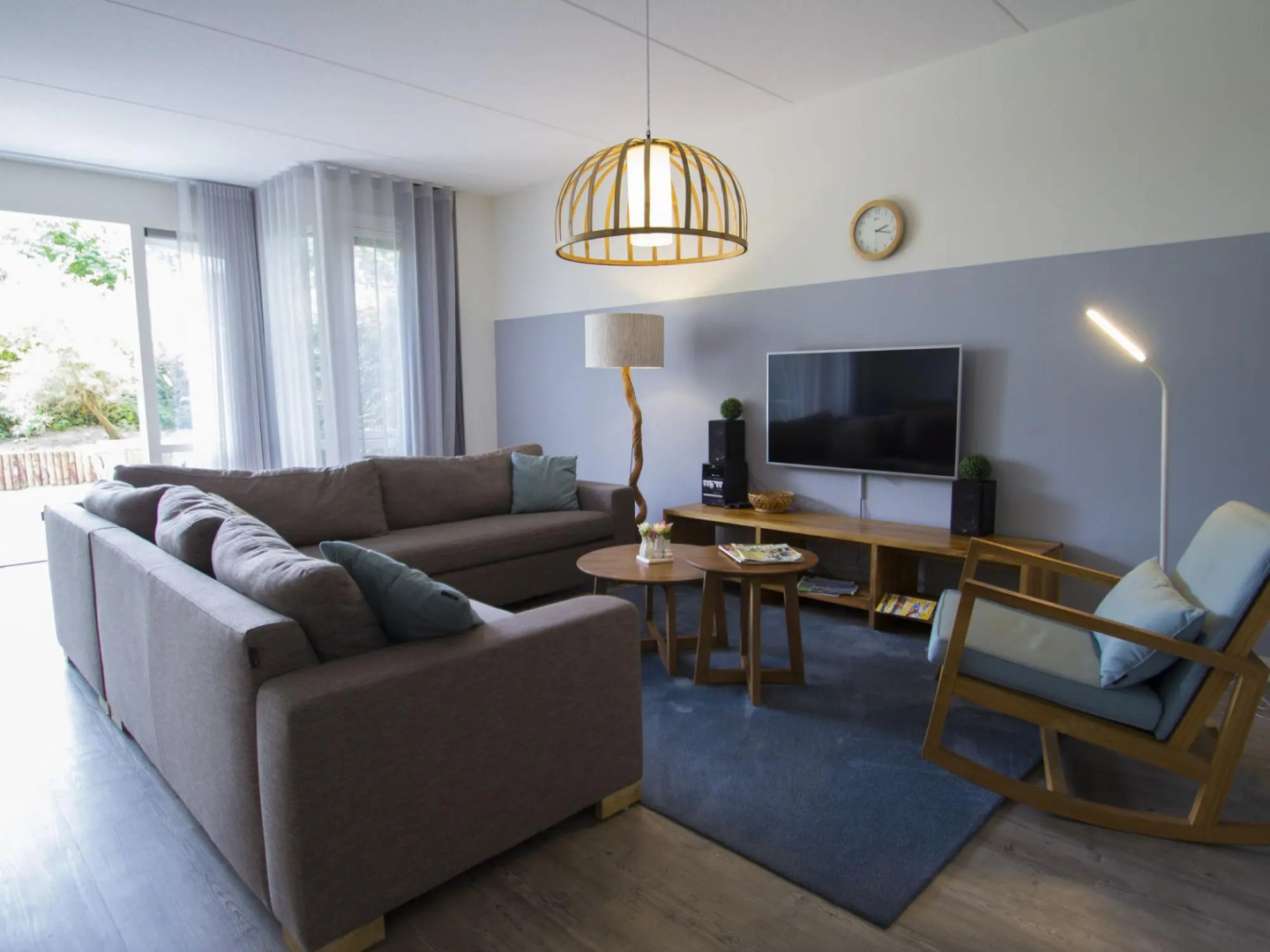 Comfortable Apartment With a Smart TV Near the Beach