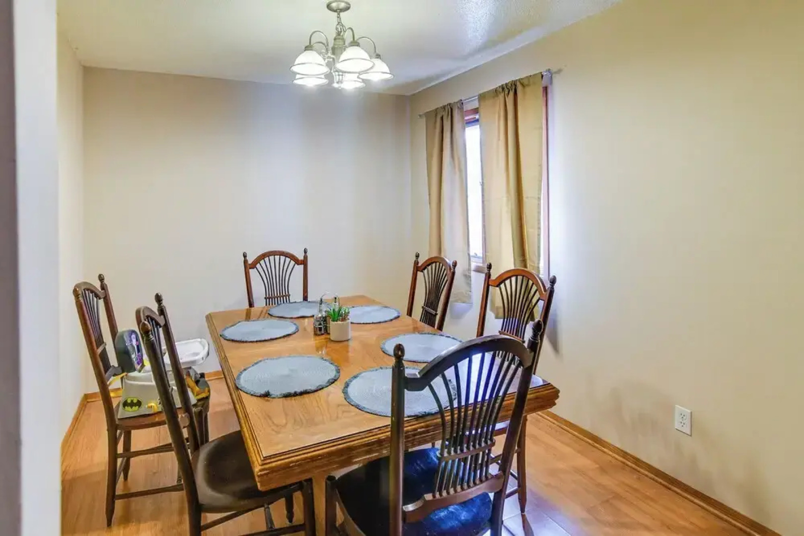 Pet-friendly Urbandale Home ~ 8 Mi to Des Moines!