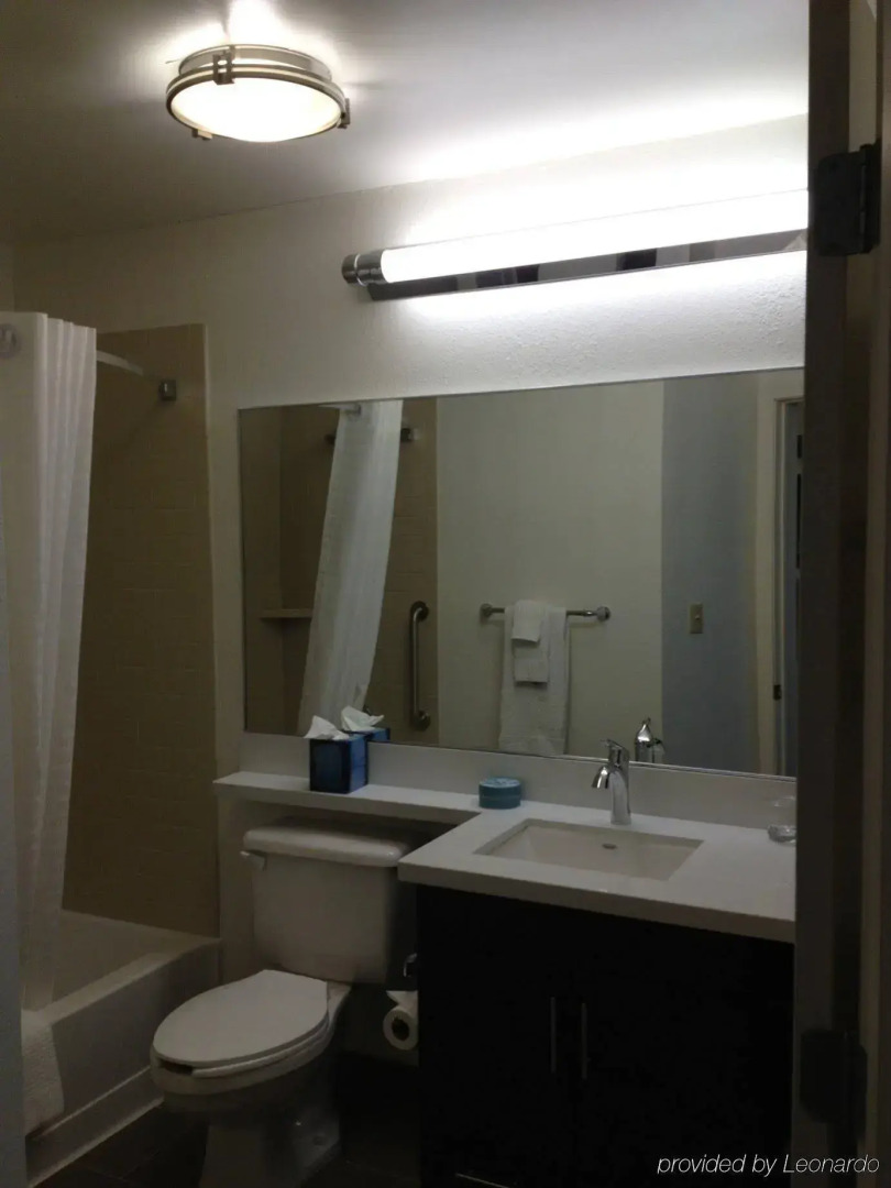 Sonesta Simply Suites Detroit Warren
