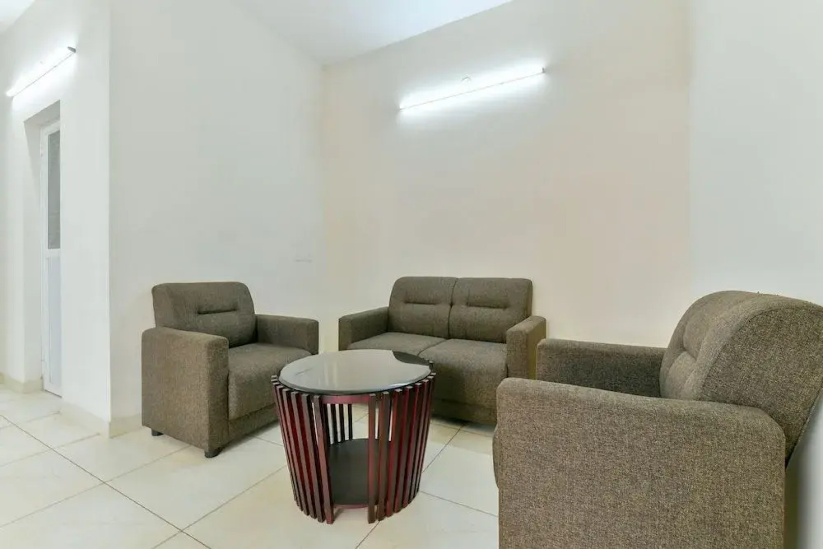 OYO 18602 Home Spacious Stay Near Lulu Mall