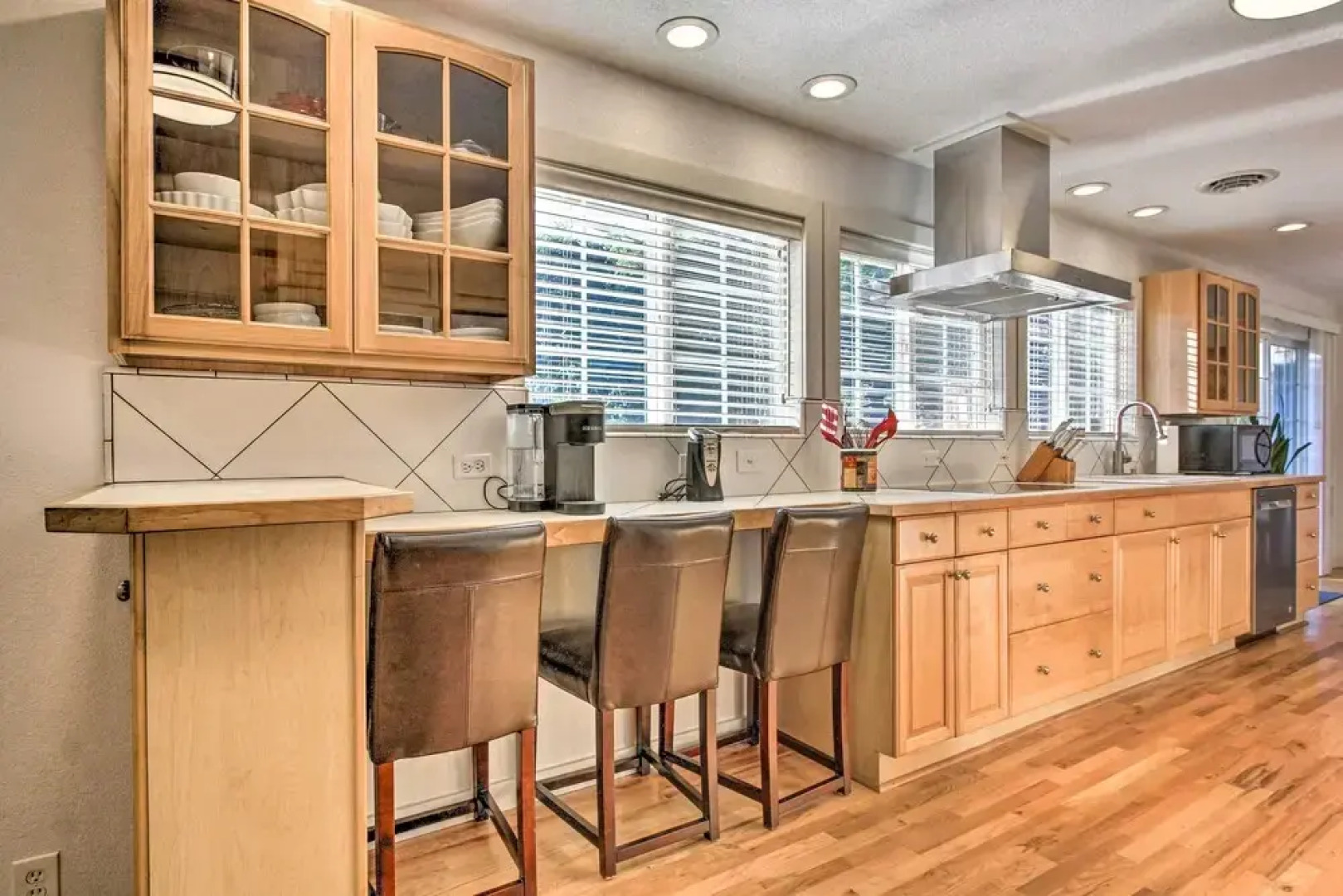 Eugene Retreat: Large Yard + Central Location