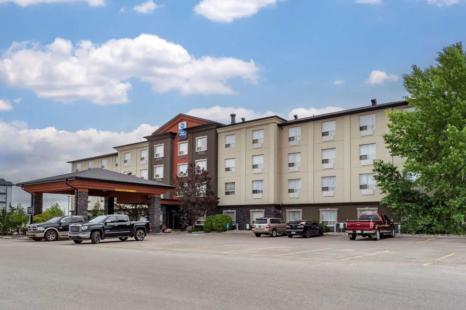 Best Western Bonnyville Inn & Suites