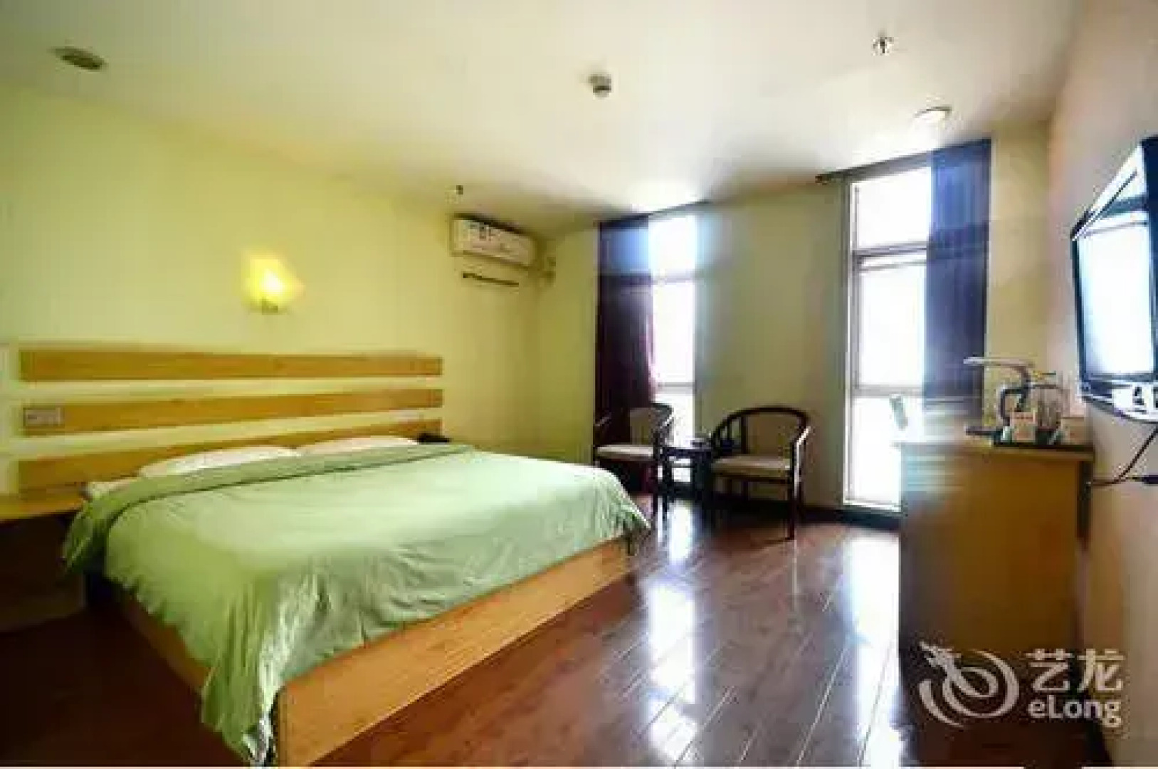 Yonggang Business Hotel