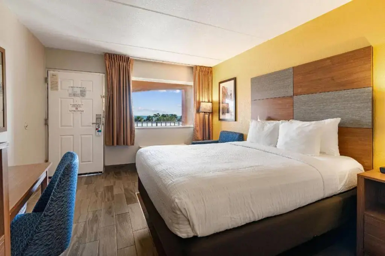 Clarion Pointe Galveston - Beachfront