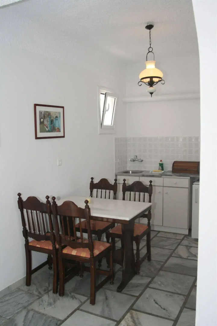 Adonis Hotel Studios & Apartments