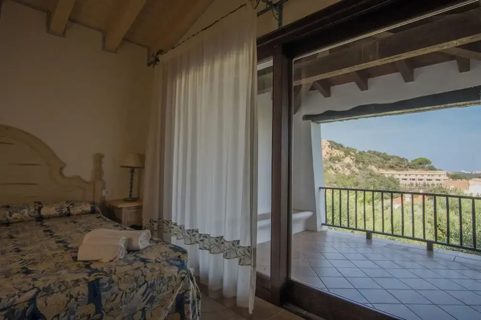 Beautiful Il Giardino Degli Oleandri one Bedroom Sleeps two Num0850