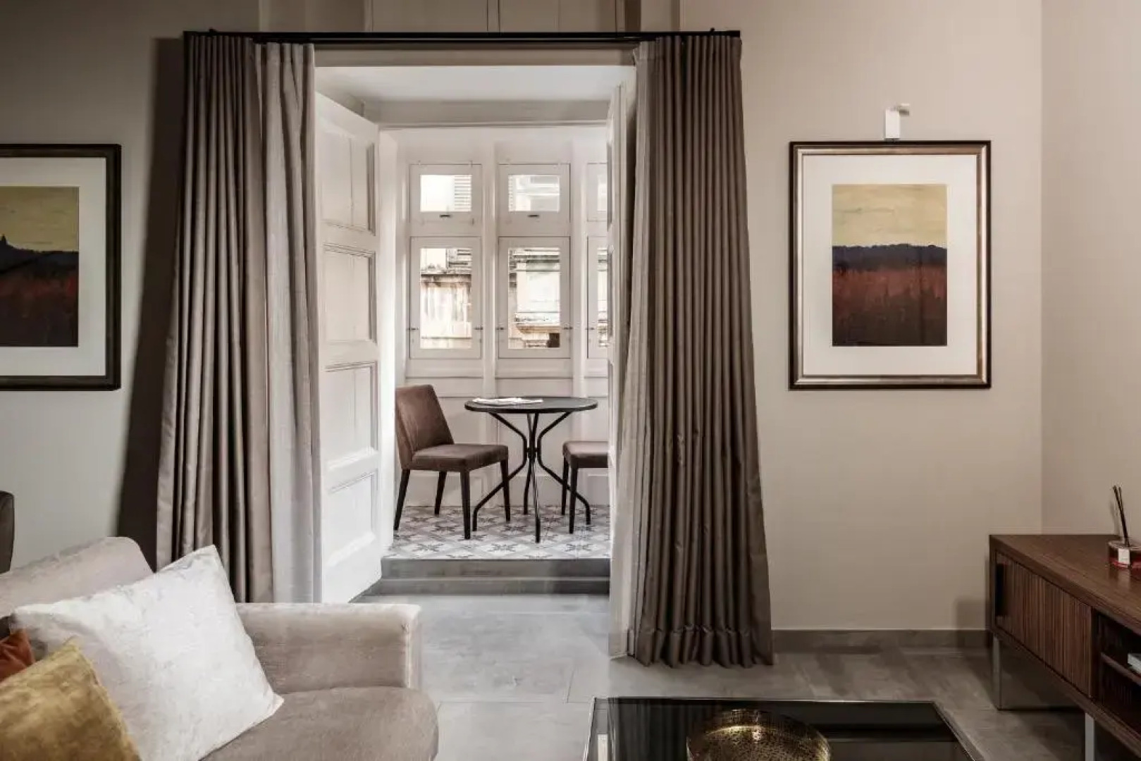 1926 Le Parisot Boutique Suites