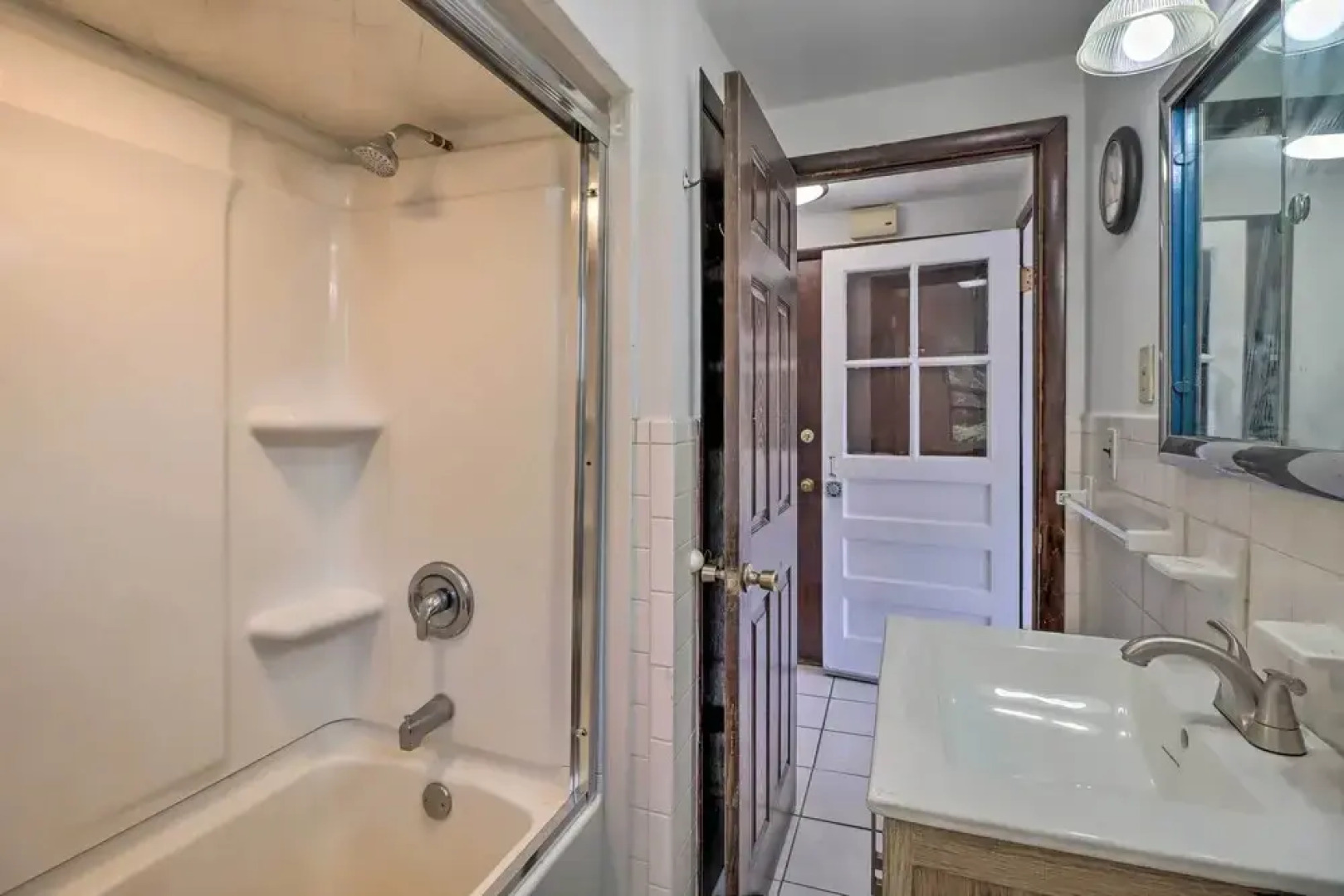 3 Mi to Lake: Spacious Tobyhanna Home & Guest Home