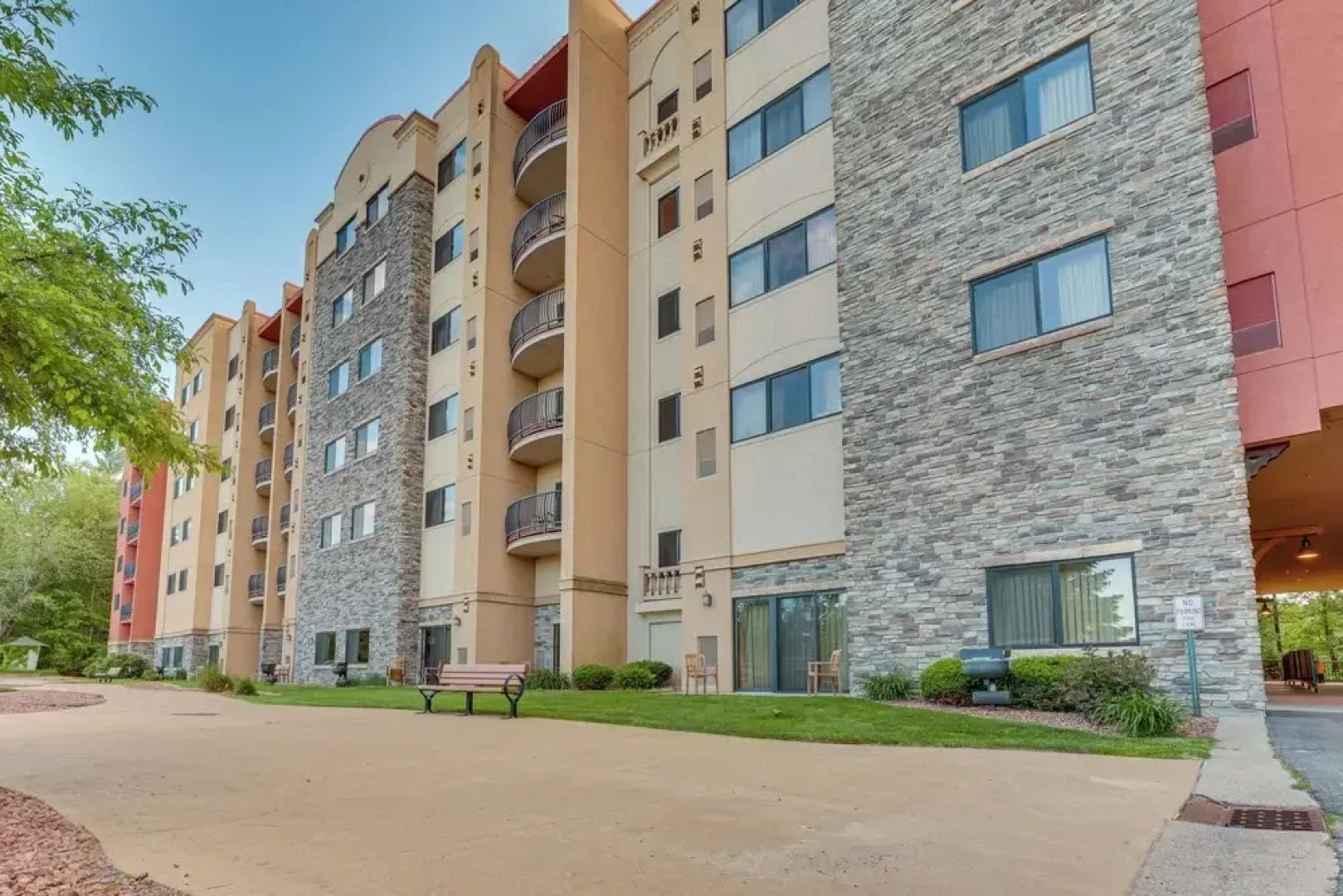 Wisconsin Dells Resort Condo w/ 2 Fireplaces