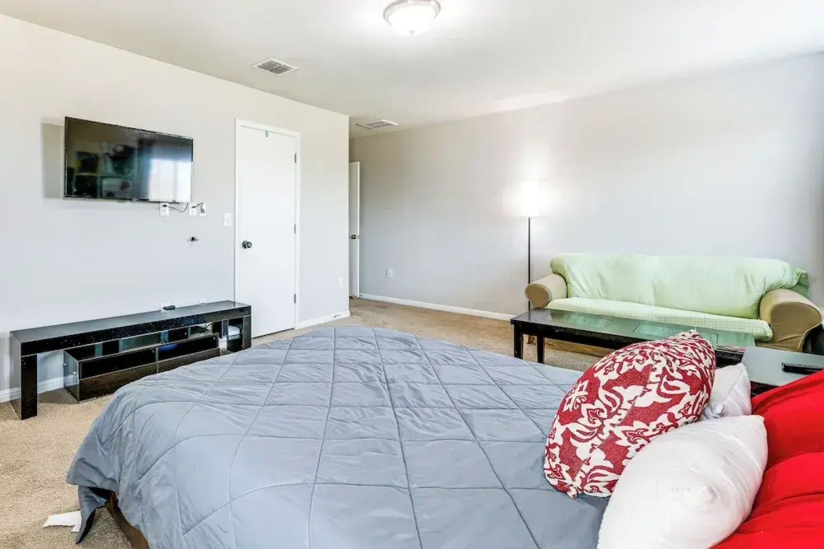 Family Home w/ Pool Access: 5 Mi to Downtown Buda!