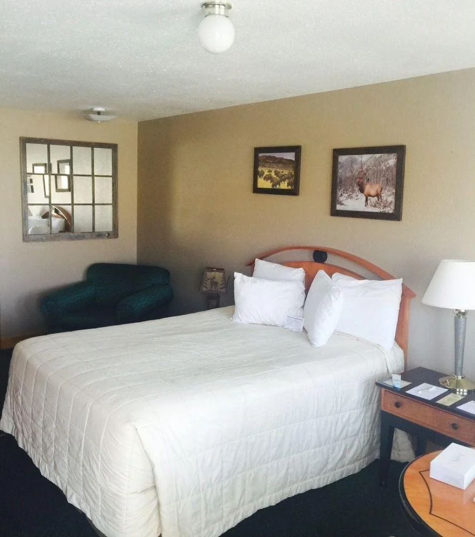 Whispering Sands Motel