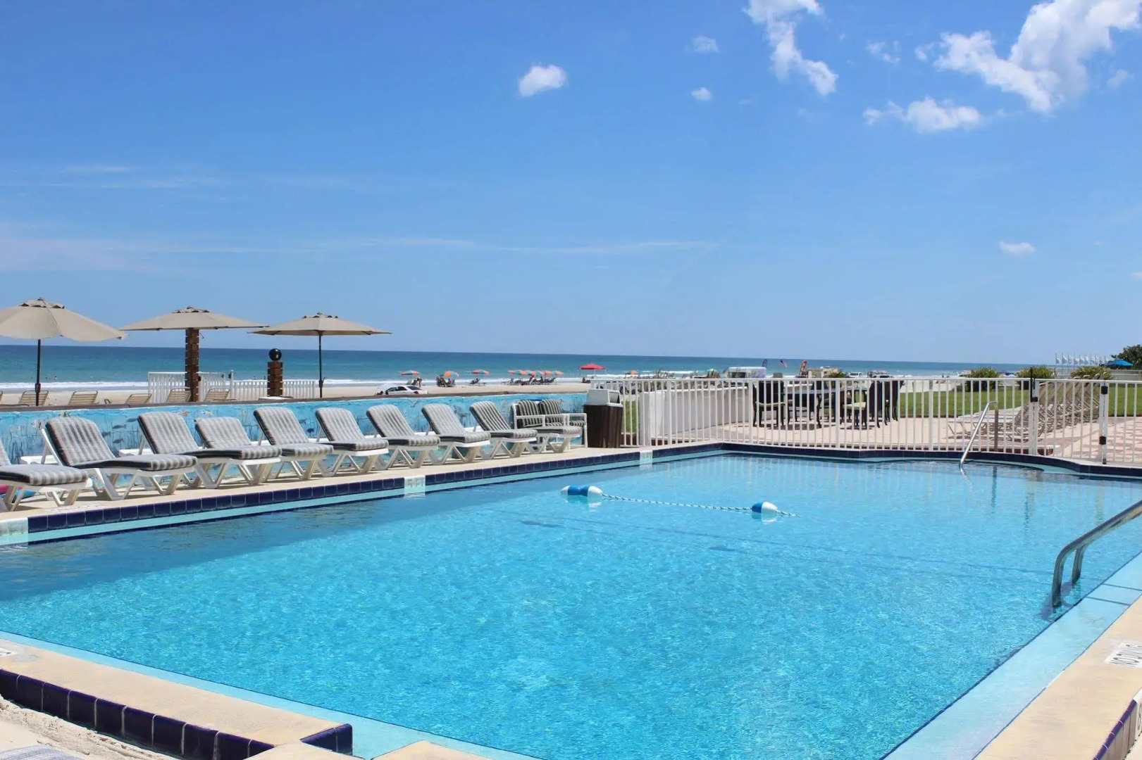 Shoreline Suites & Cabana Cottages