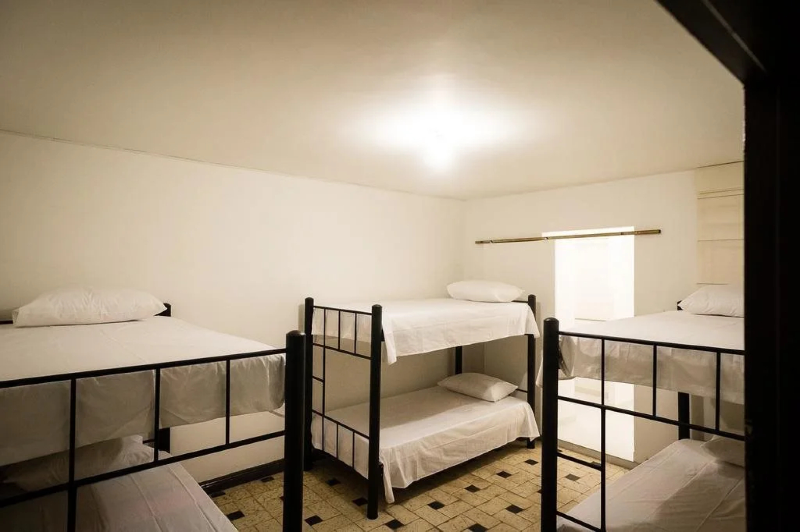 Local House Hostel