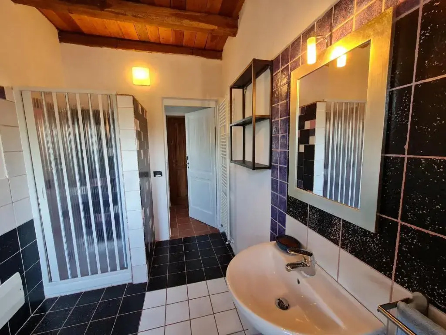 Agriturismo 6 appartamenti 25 posti letto