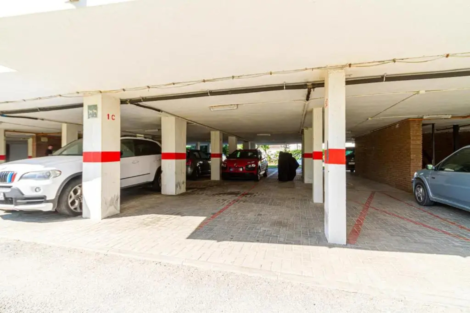 Residencial Costamar next Bcn, 50m beach with swimmingpool