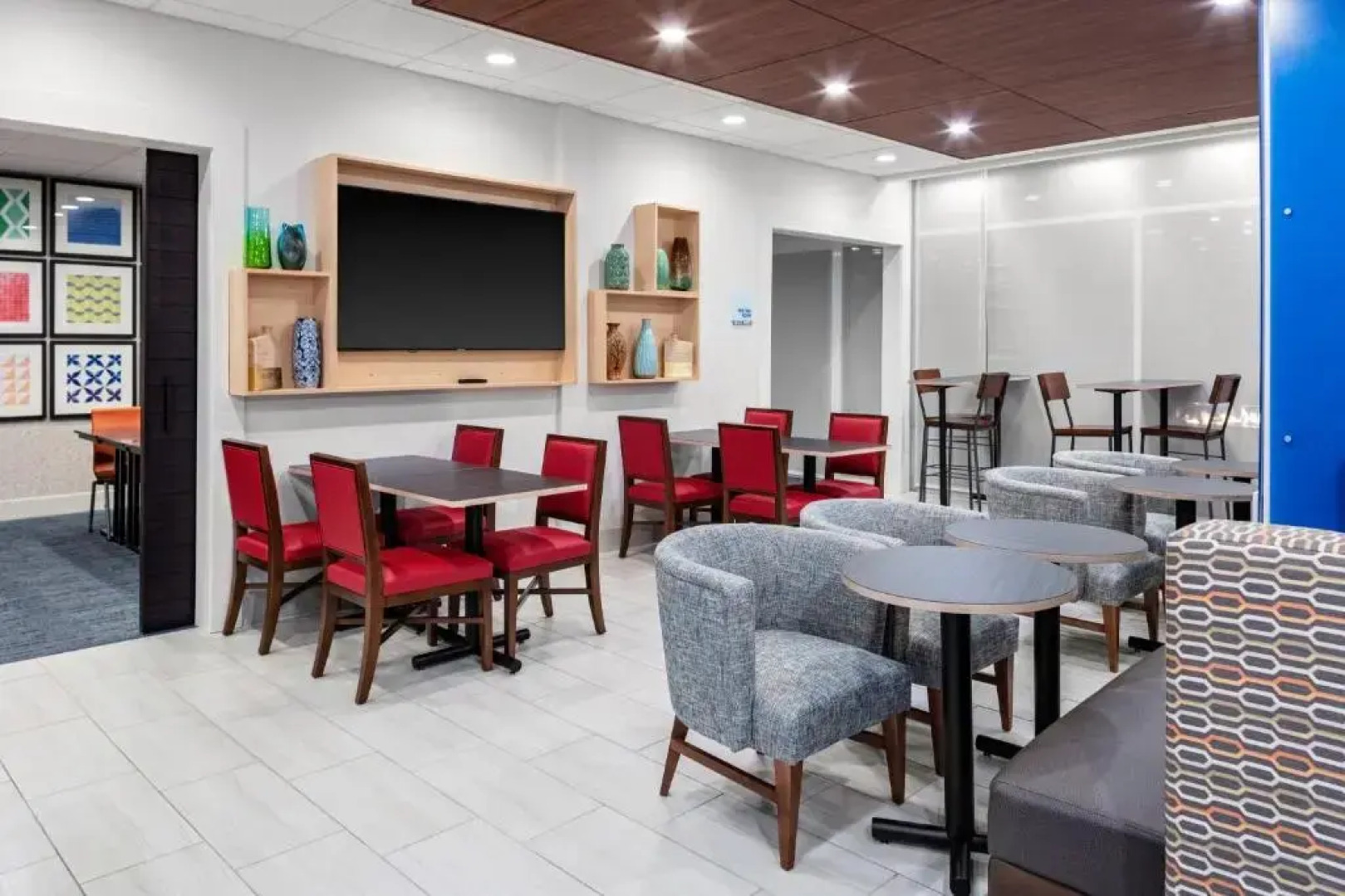 Holiday Inn Express & Suites Wilmington West - Medical Park by IHG