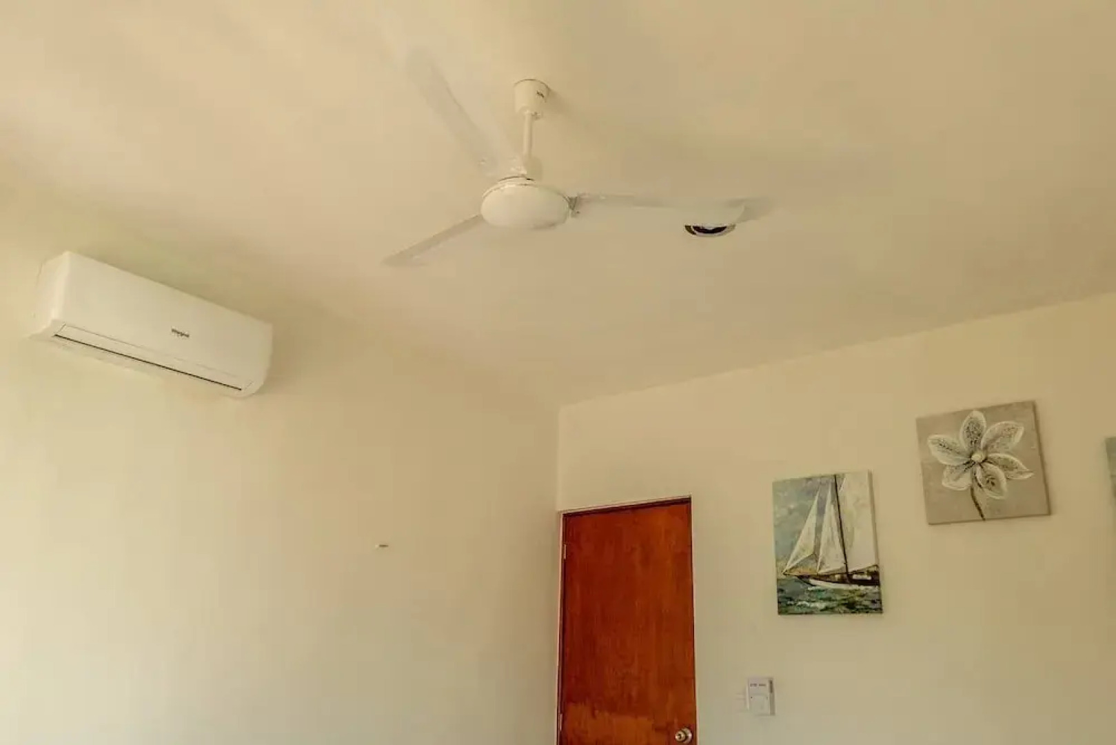 Brand NEW Condo for 6, 1 Block From the Beach, AC!