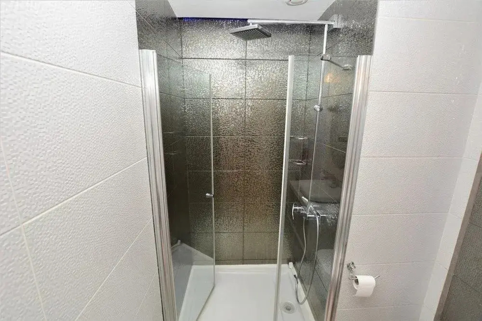 Azura Park Residence