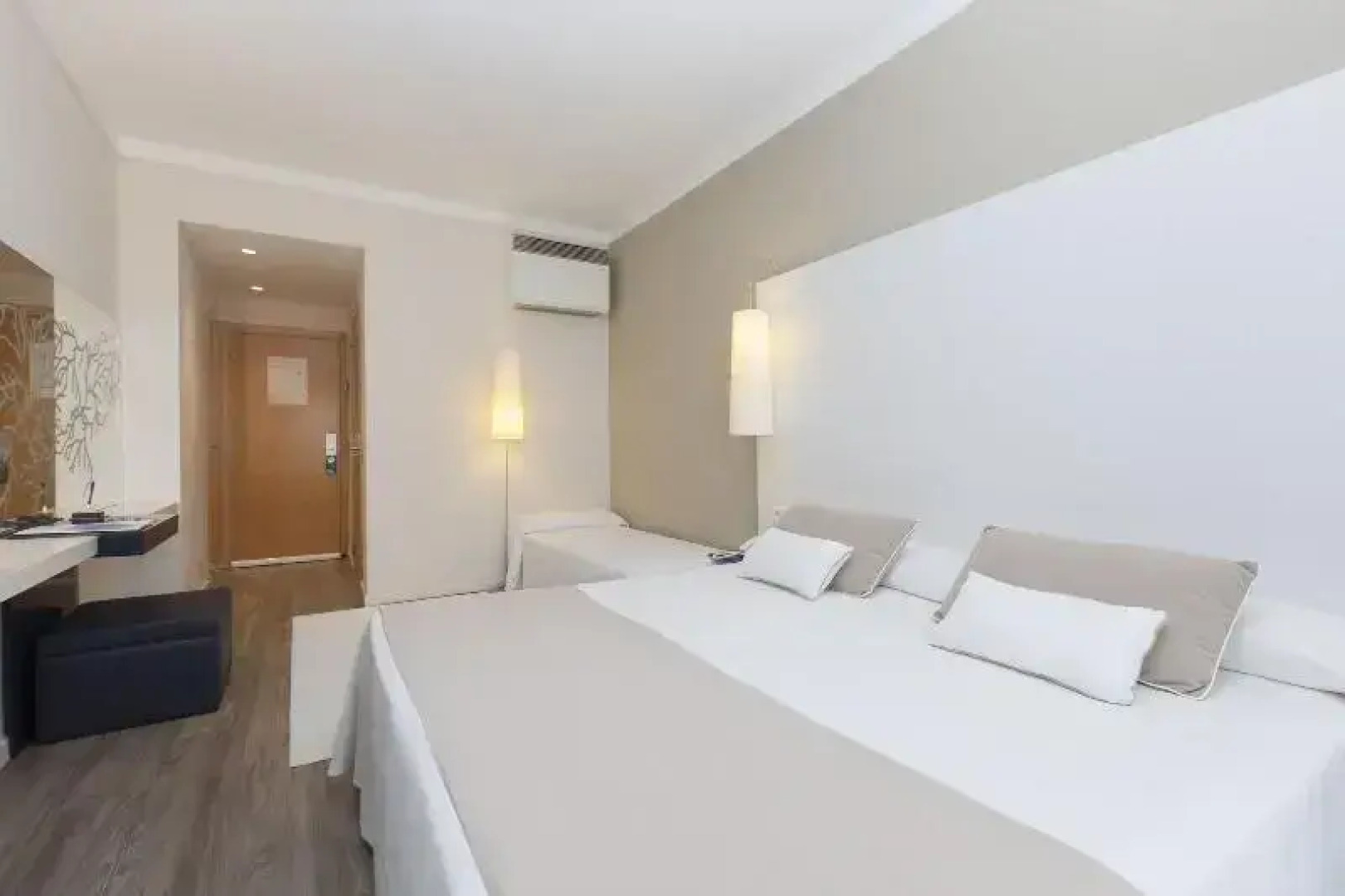 Canyelles Marina 3000