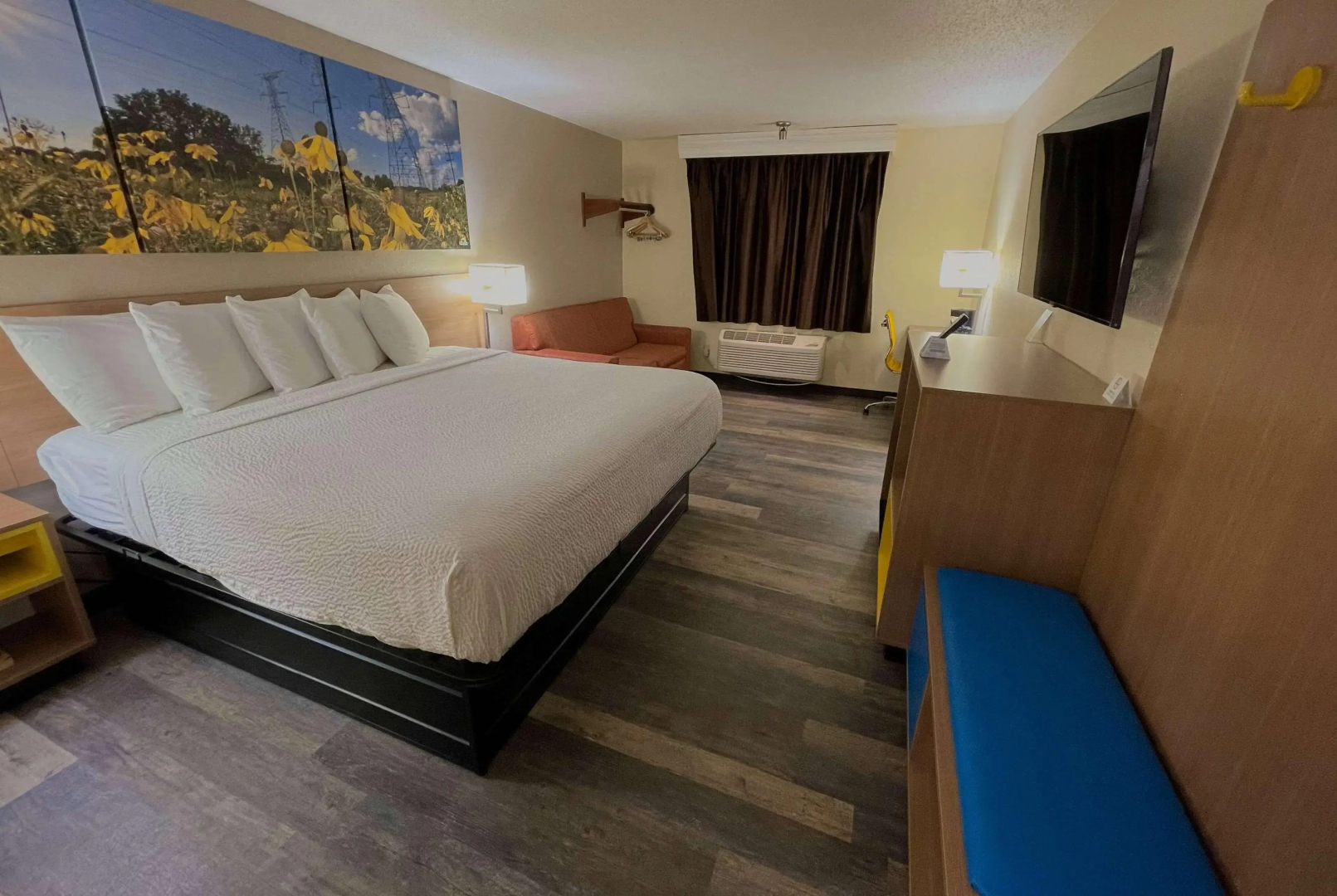 Days Inn & Suites by Wyndham Kaukauna WI