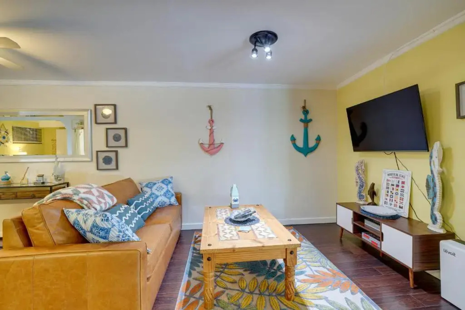 Santa Barbara Cozy Studio with Private Patio