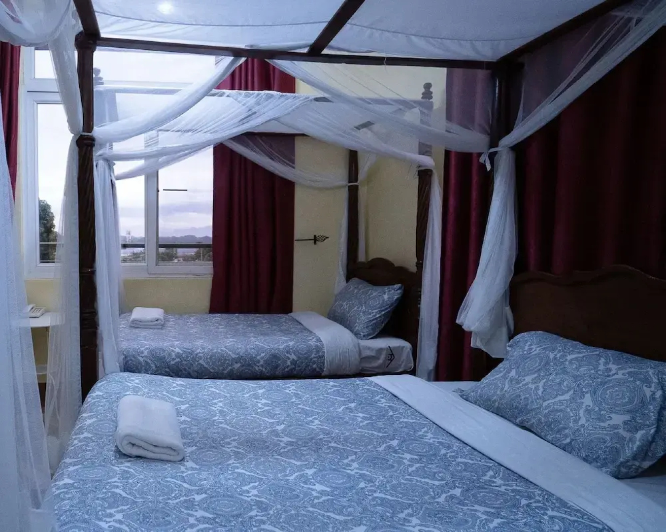 Club Rose Bay Hotel