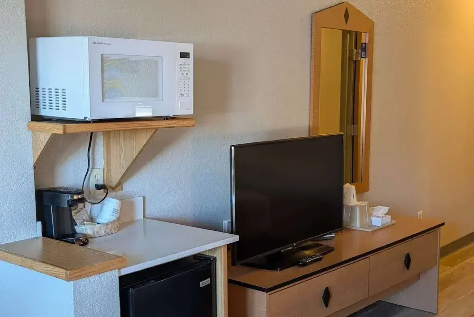 Days Inn & Suites Castle Rock