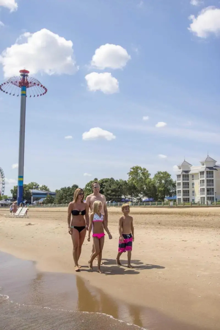 Cedar Point's Hotel Breakers