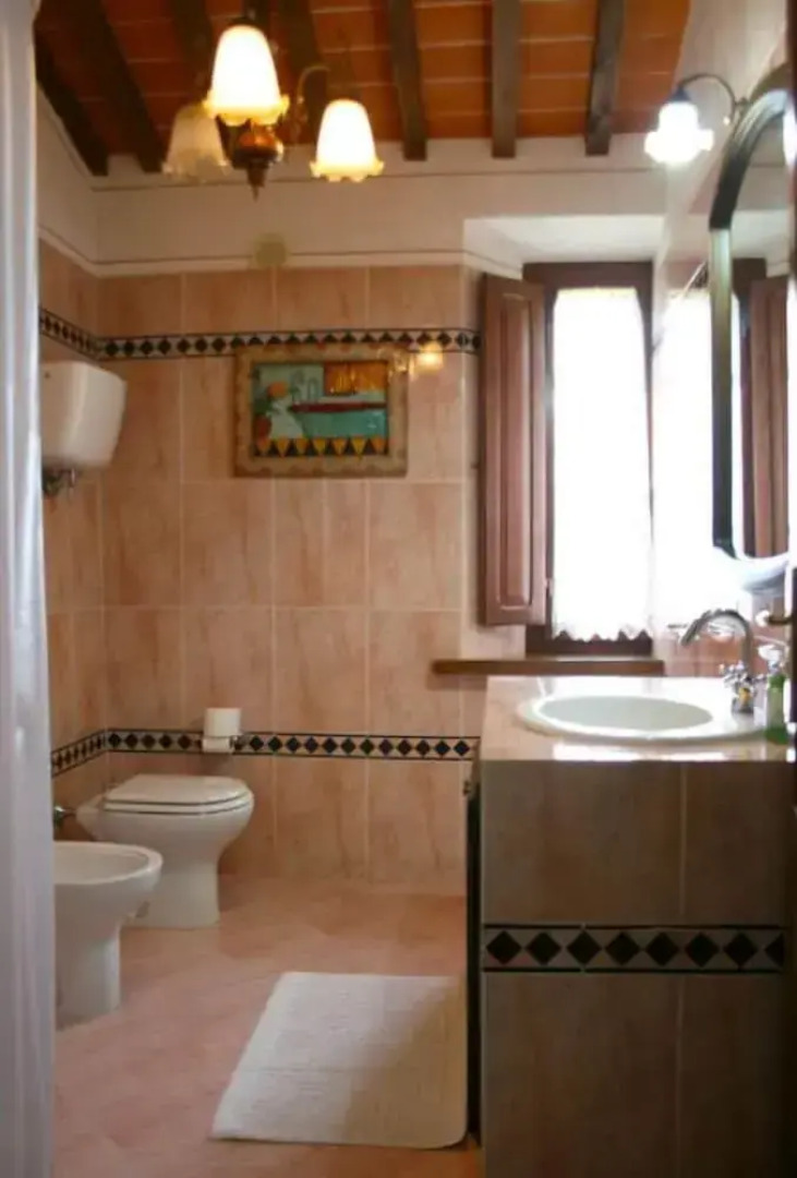 Stunning private villa with private pool, WIFI, TV, pets allowed and parking, close to Montepulc