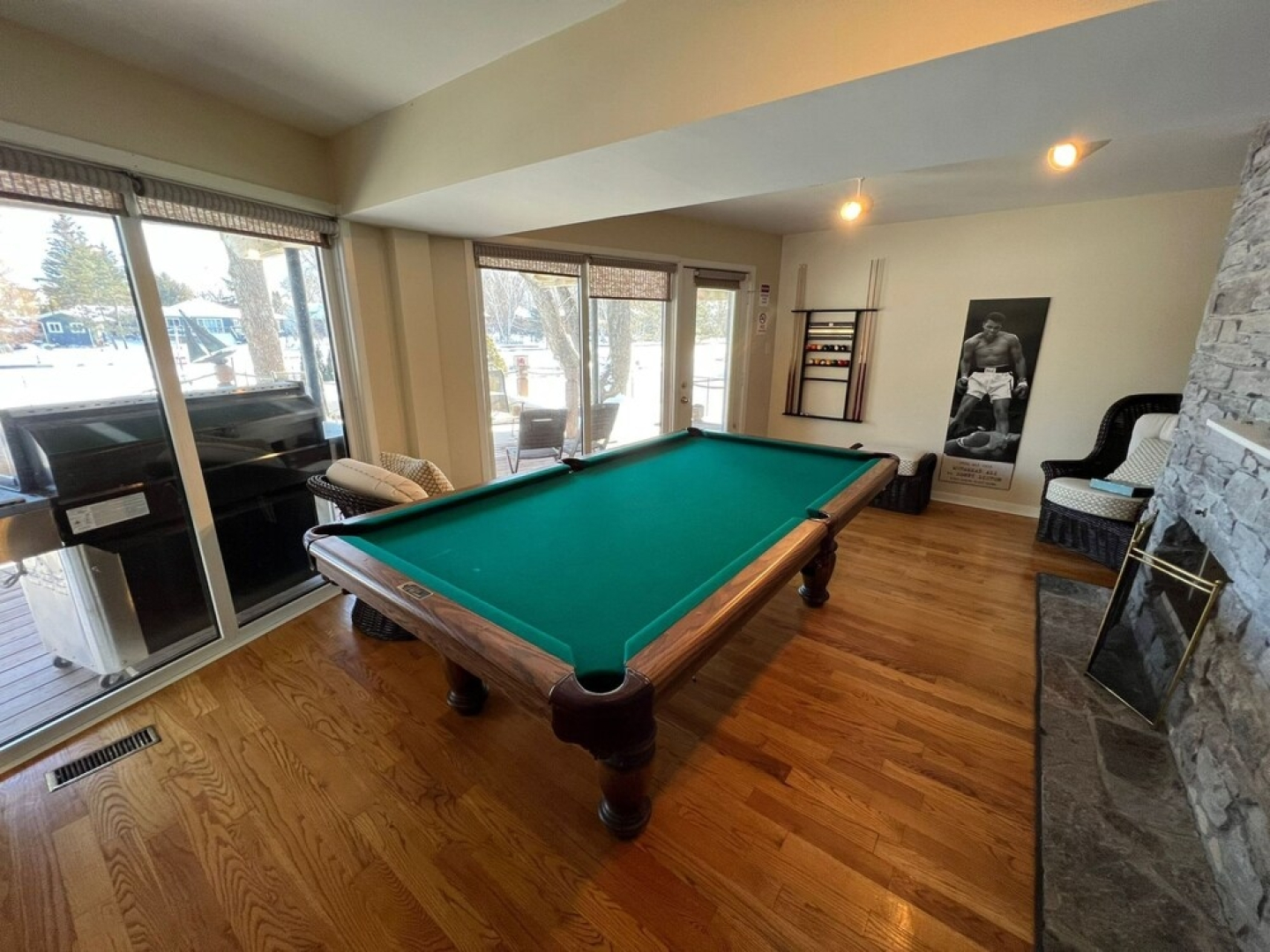 Waterfront Cottage 4 BD by GLOBALSTAY