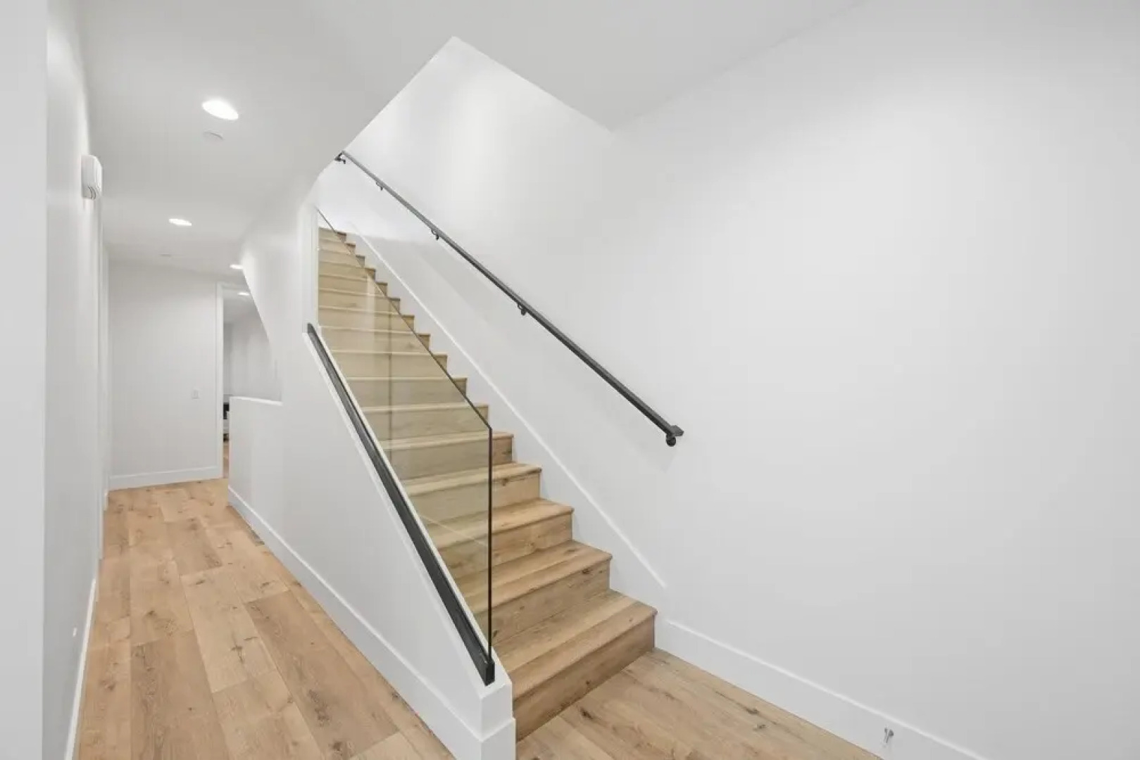 Enc831 4 Bedroom Home by Redawning