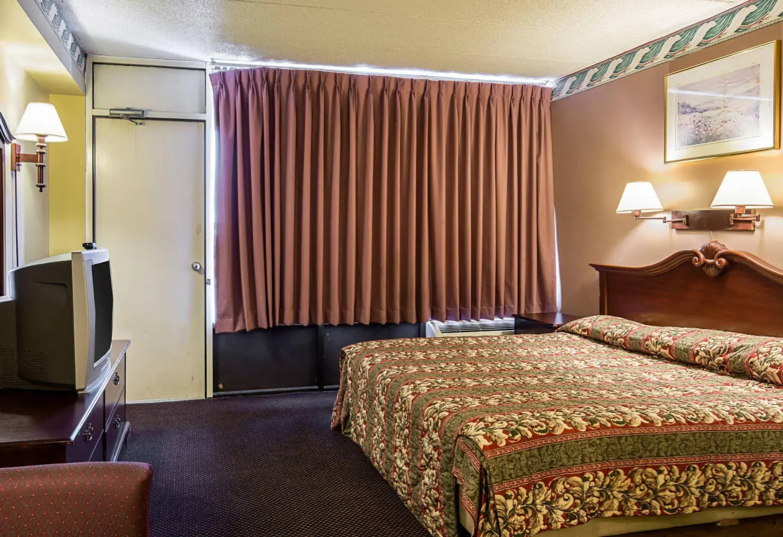 Red Roof PLUS+ & Suites Virginia Beach – Seaside