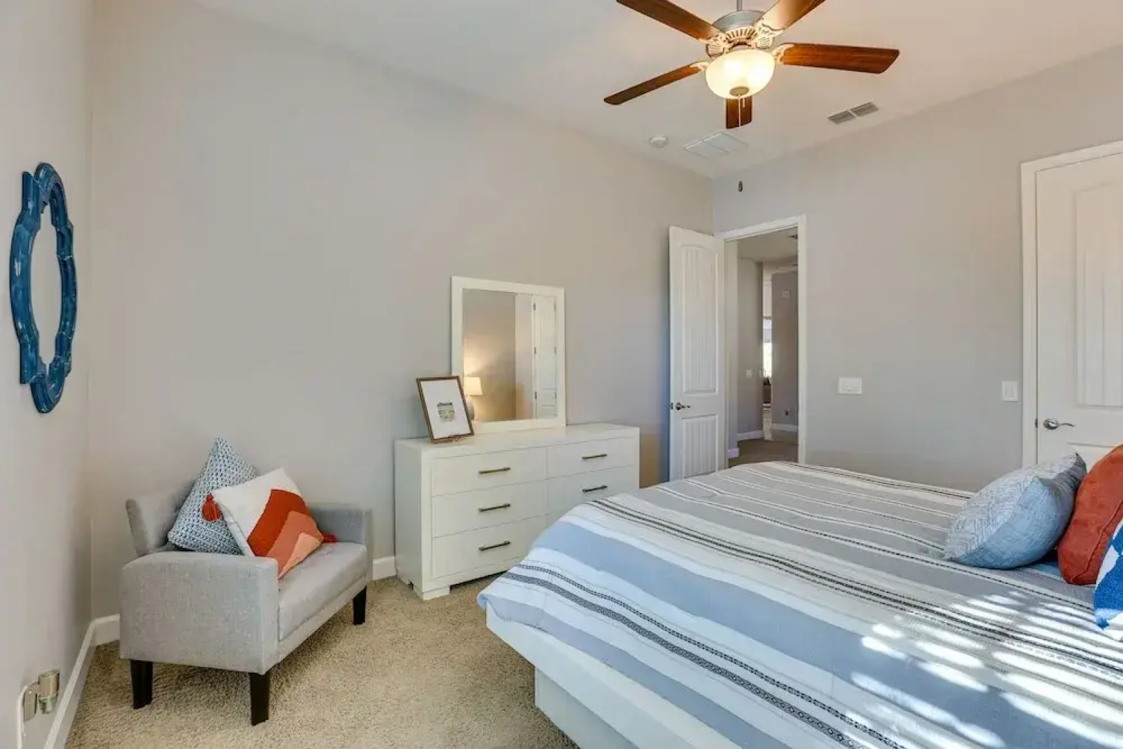 Saltwater Pool & Swim-up Bar: Goodyear Oasis!