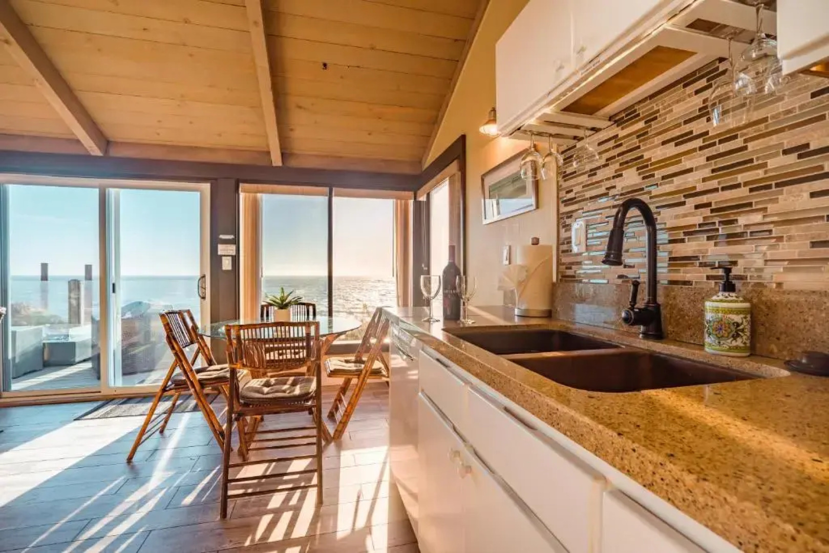 Seamist Beach Cottage, Private Beach & Ocean views