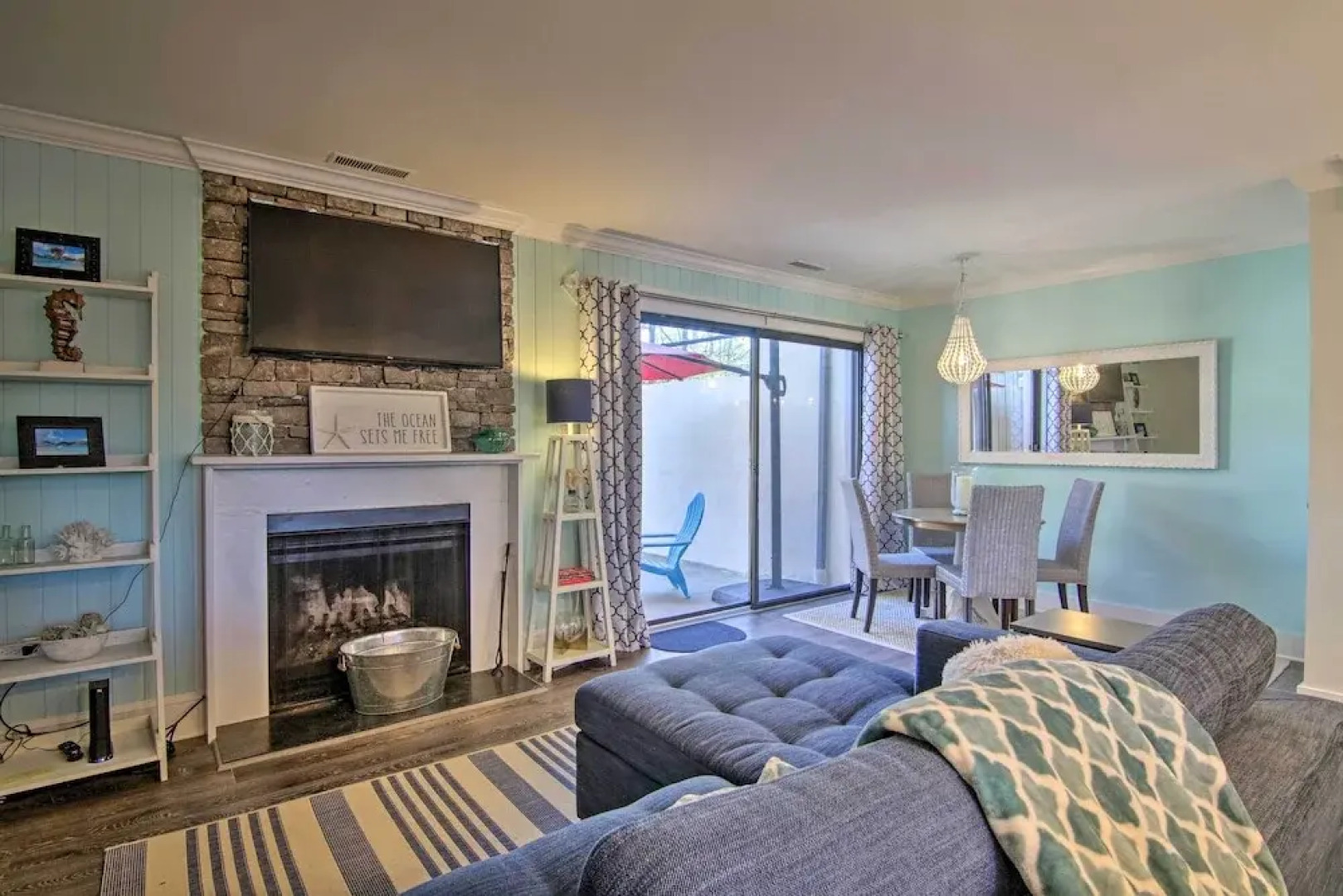 Townhome w/ Outdoor Shower < 1 Mile to Downtown