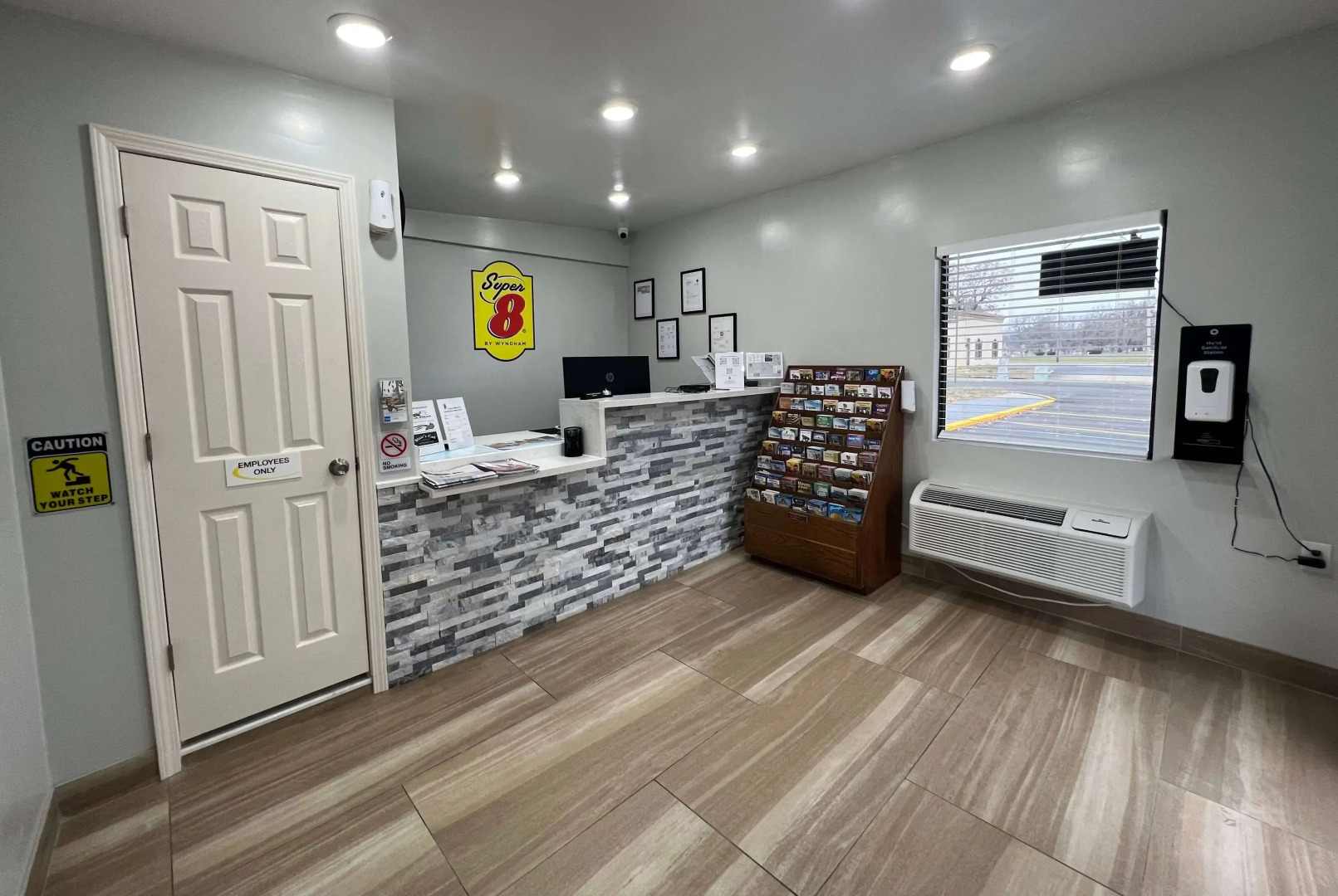 Super 8 by Wyndham Paducah I-24 Exit 4