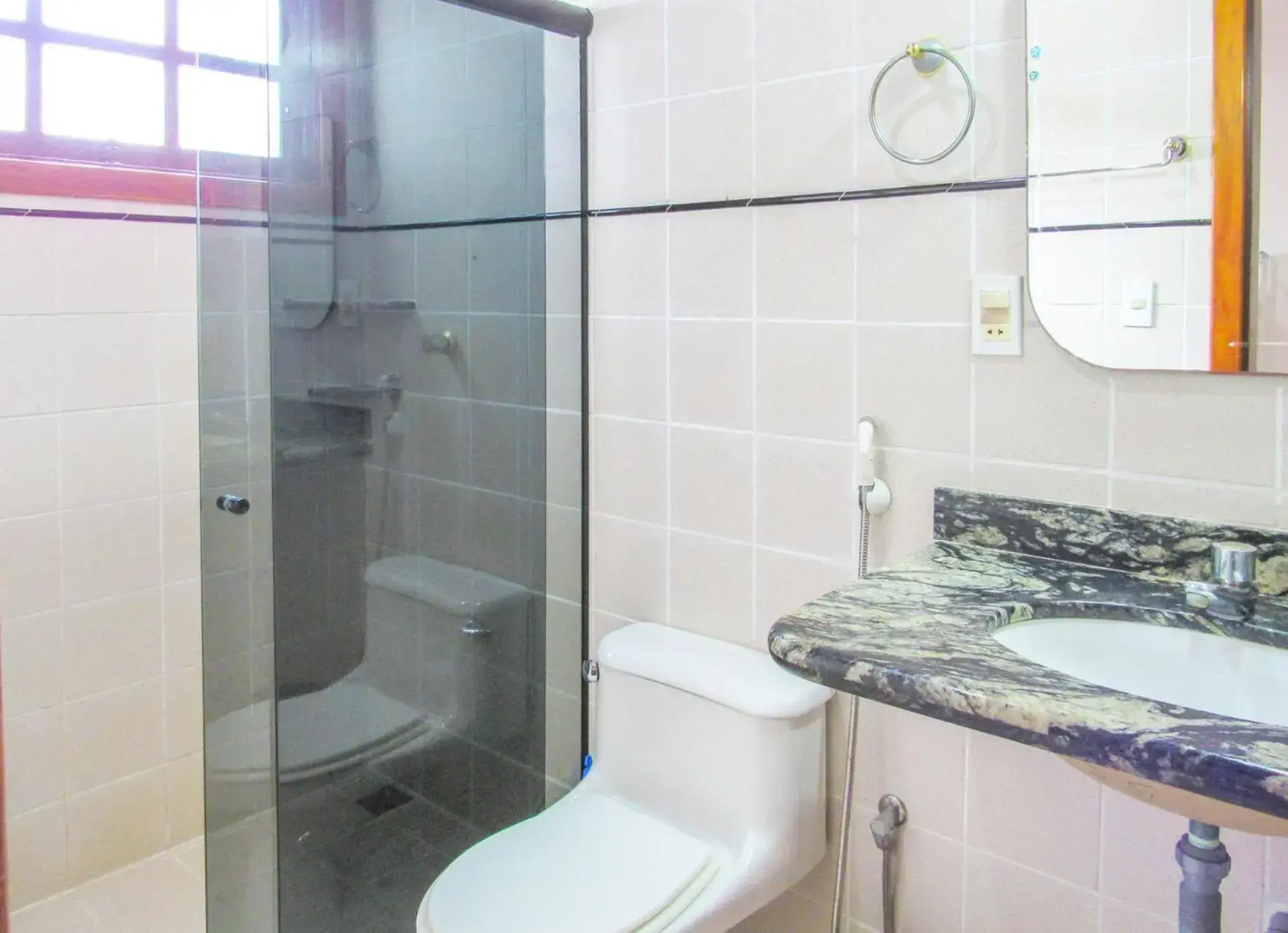 Casa com 4 Suítes, Piscina, Área Gourmet e Wifi