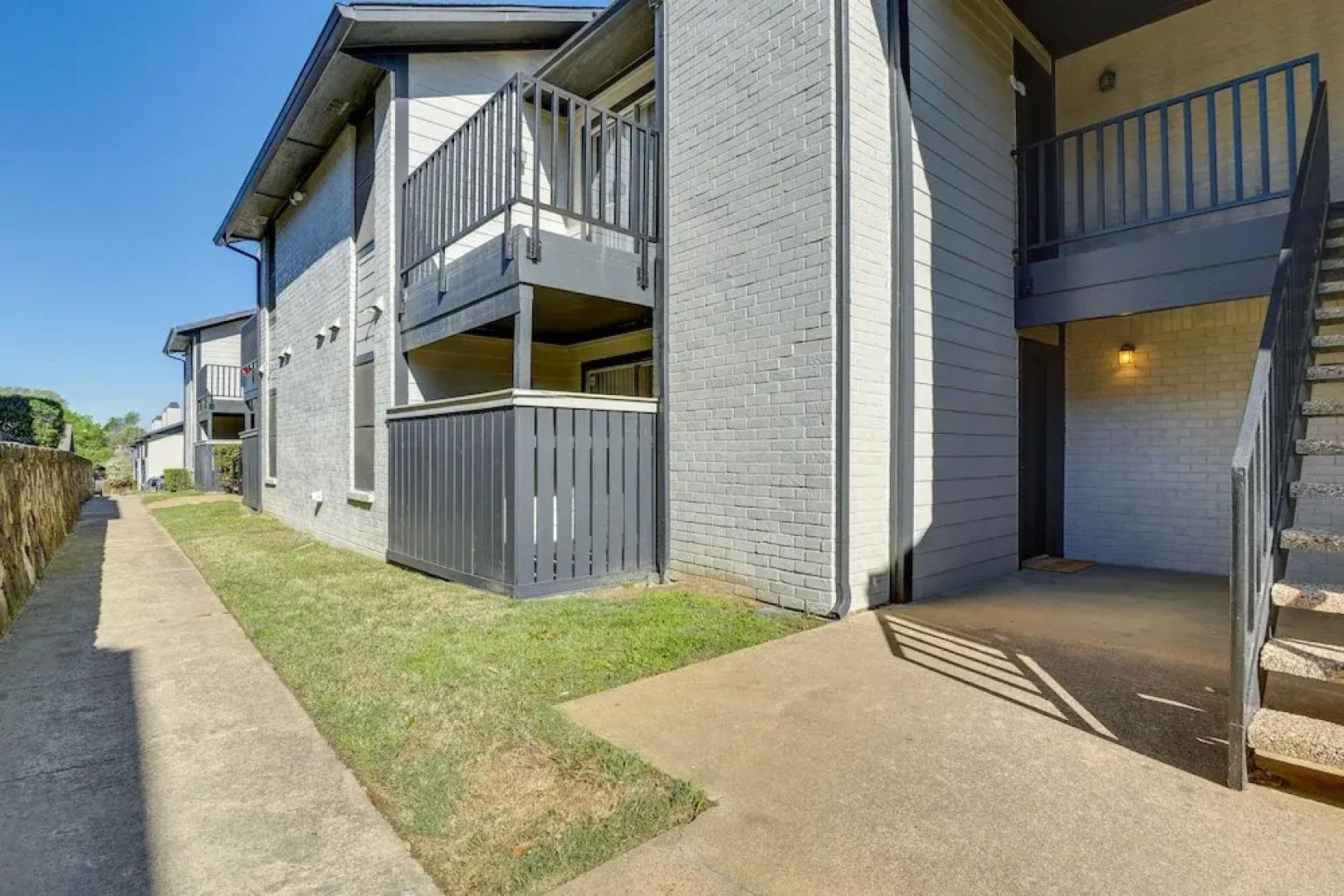 Near Stadiums: Grand Prairie Apt w/ Pool Access