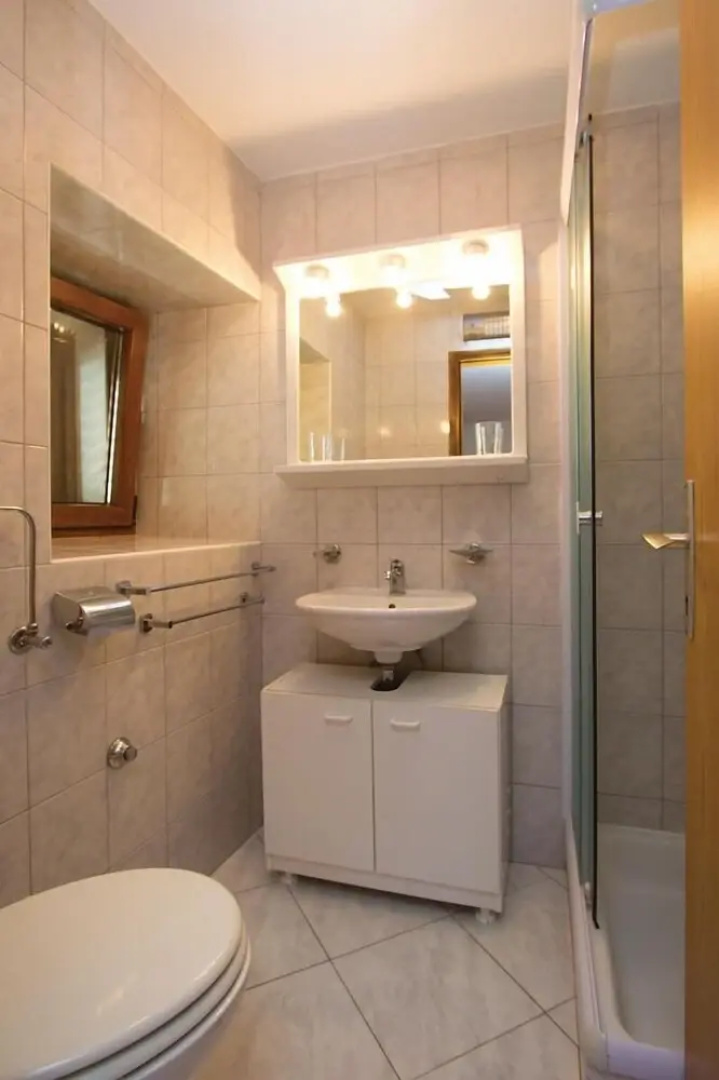 Beautiful Home in Belavici With Wifi and 2 Bedrooms