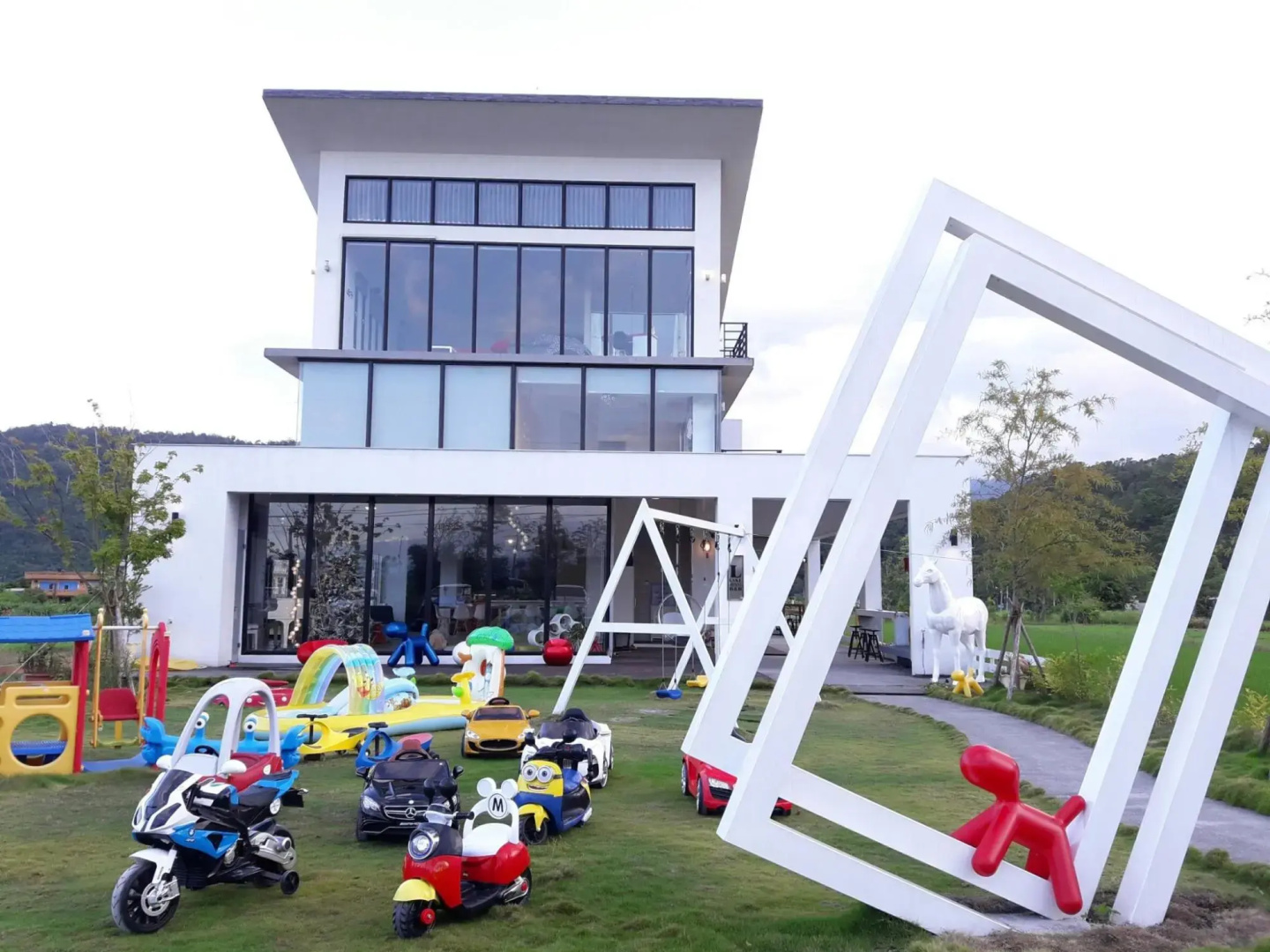 Lake shining Hostel