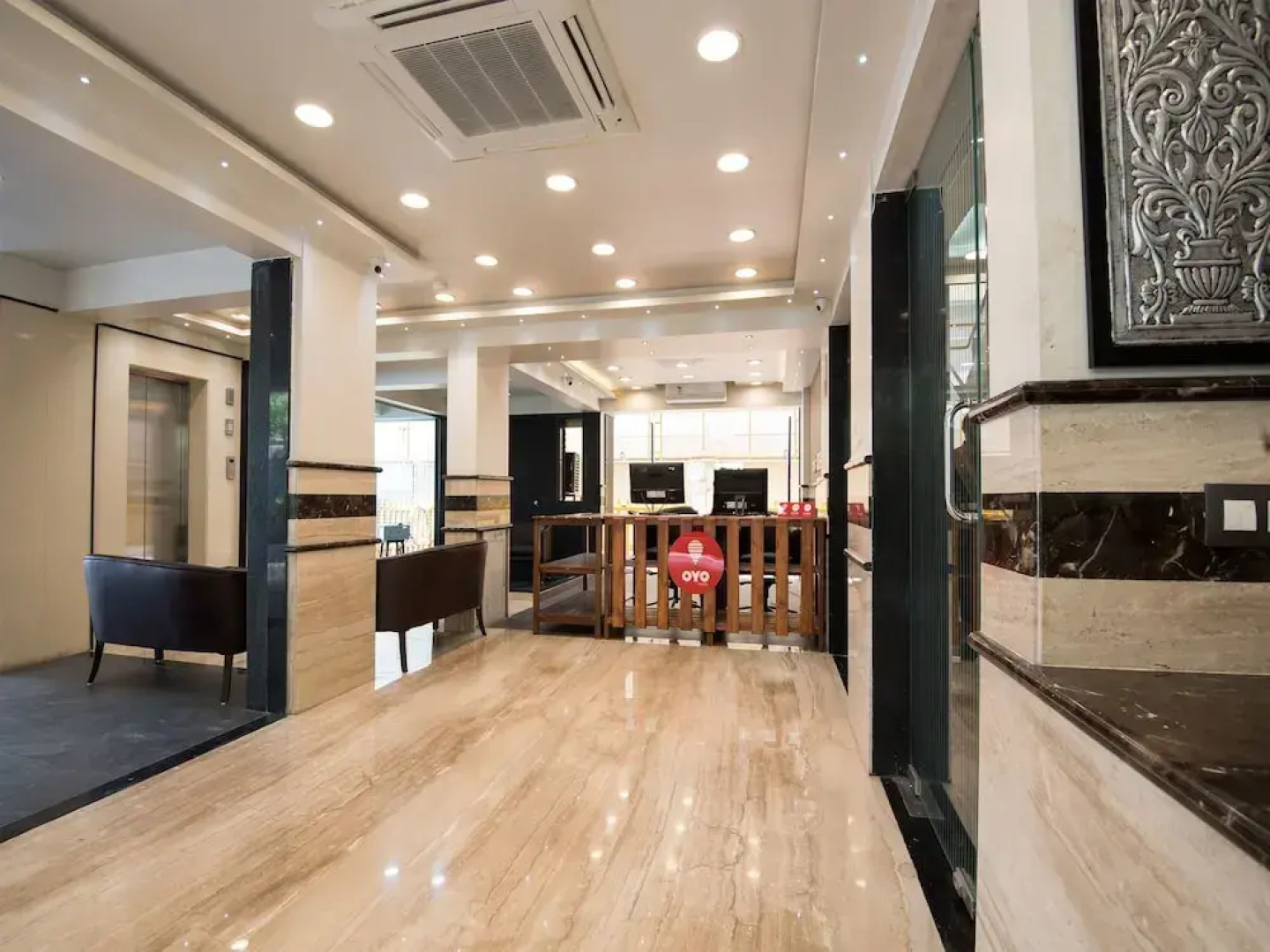 OYO 9721 Hotel SR Rooms