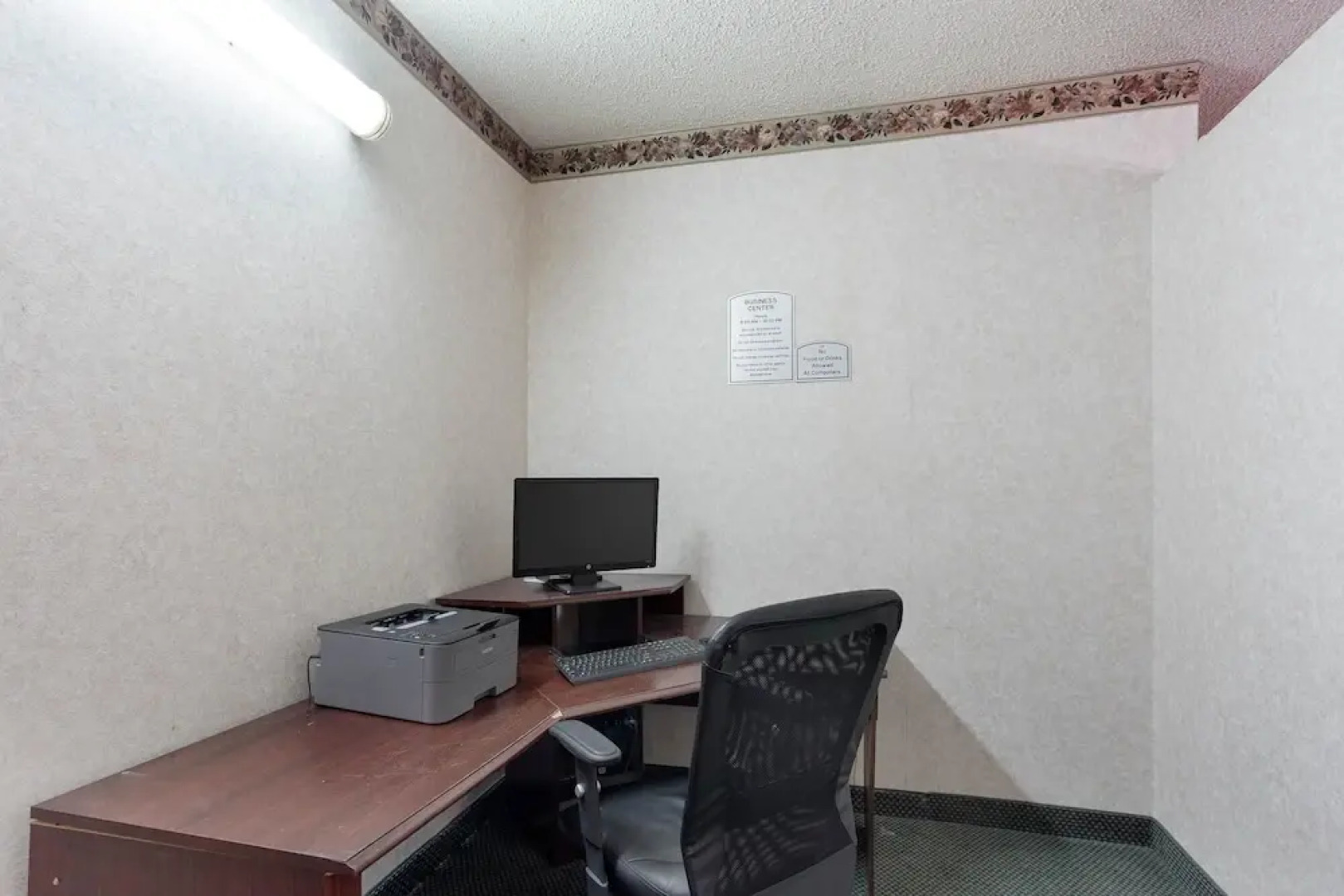 Econo Lodge Inn & Suites