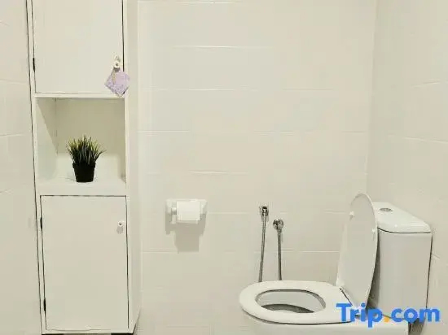 Minimalist studio @ Trefoil Setia Alam (linked bridge to SCCC/SCM) for 2-4pax