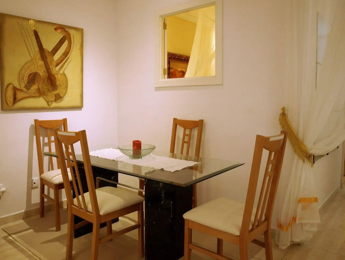 Flatguest Flat with Art