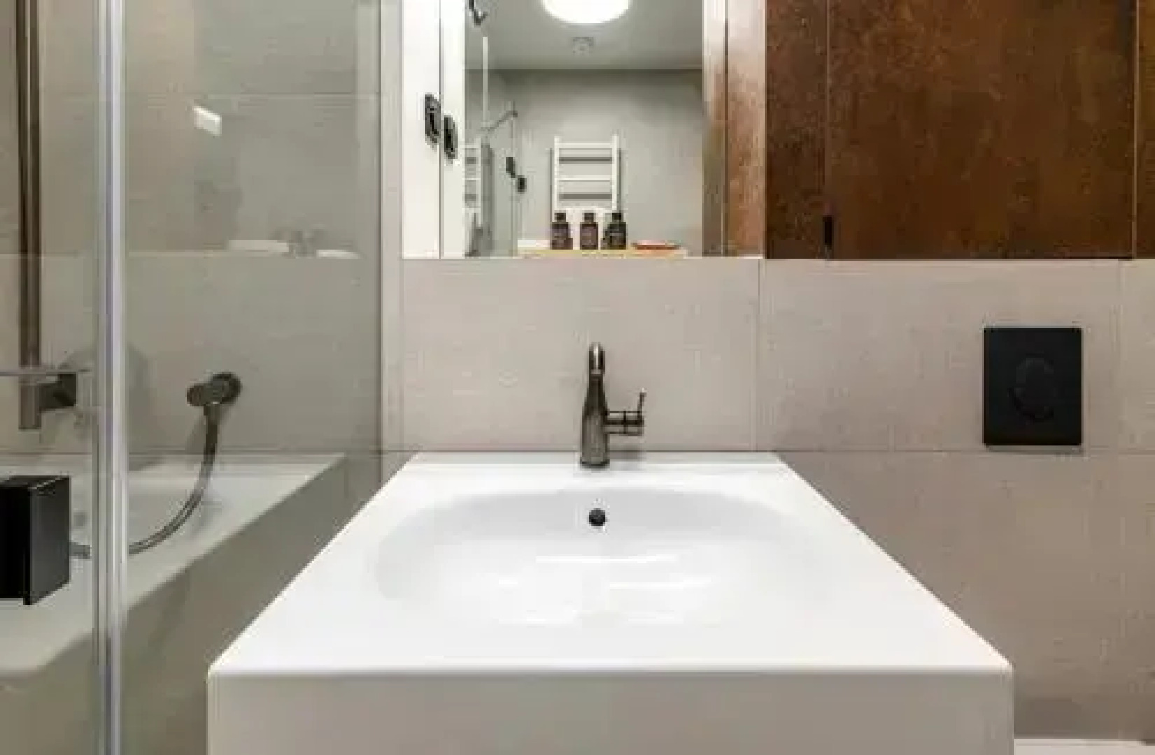 Golden Ship Hotel / Aranyhajo Fogado