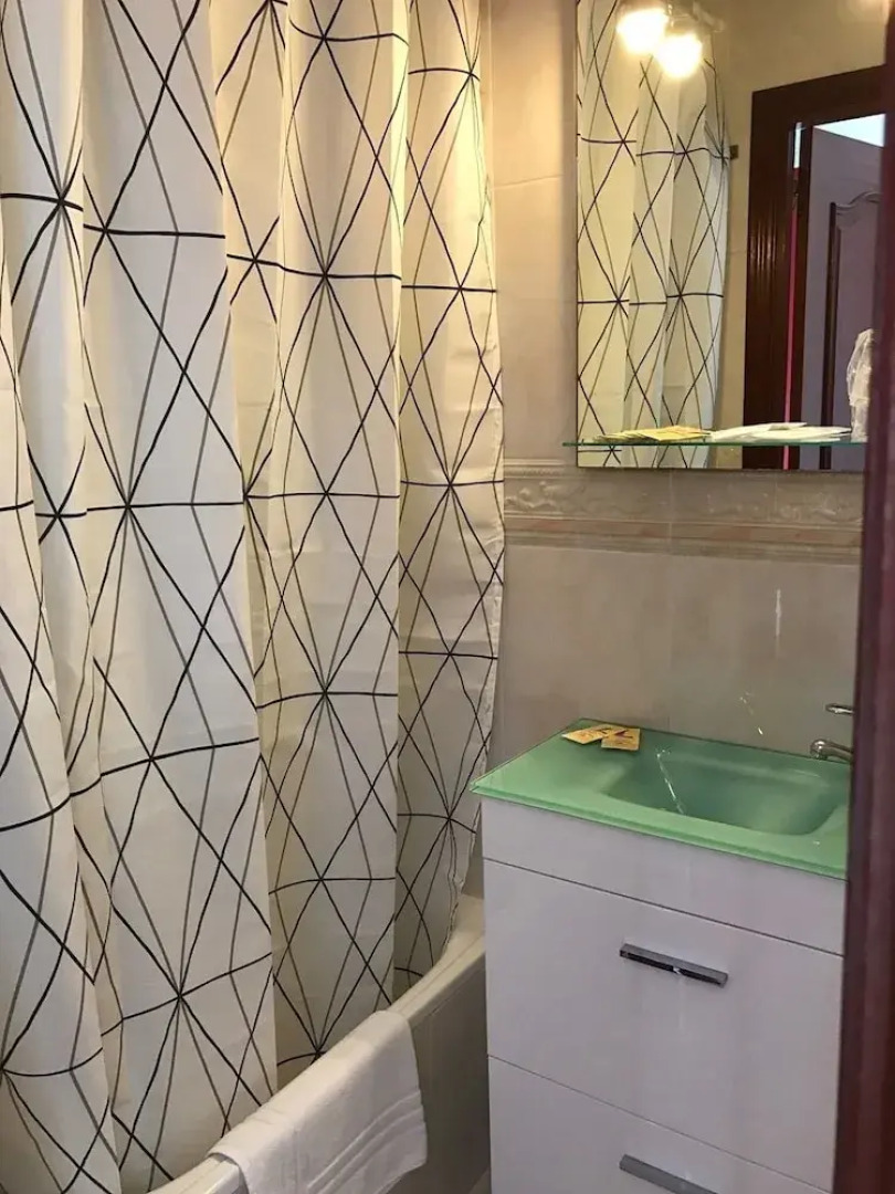 La Nova Tenalla - Adults Only