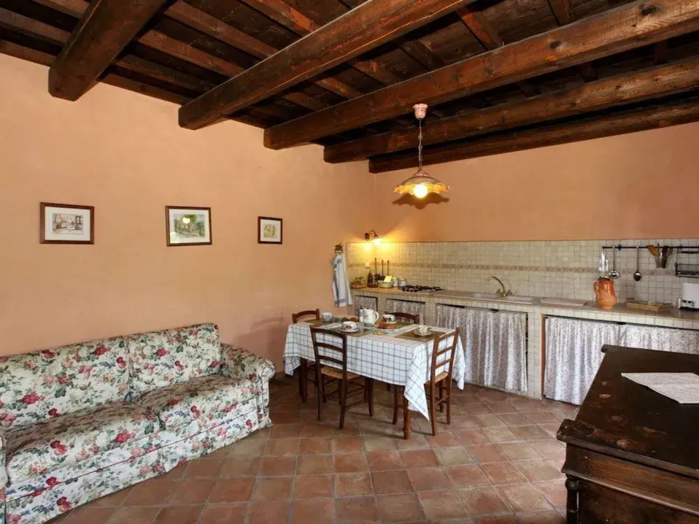 Cozy Cottage in Abbateggio with Garden