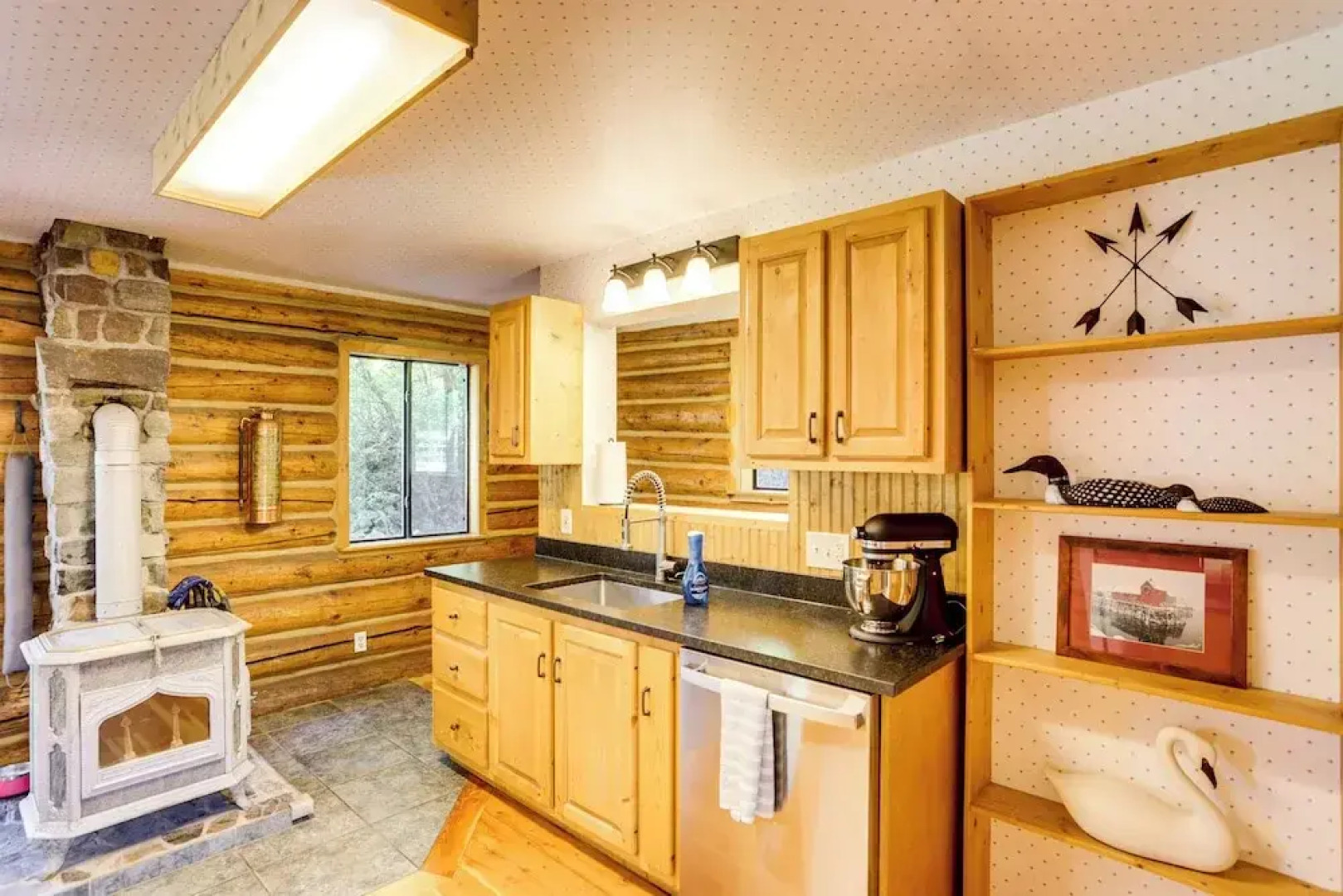 Cozy Ouray Apartment, Steps to Riverwalk Trail!